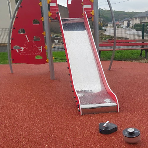 Aire de jeux inspectee